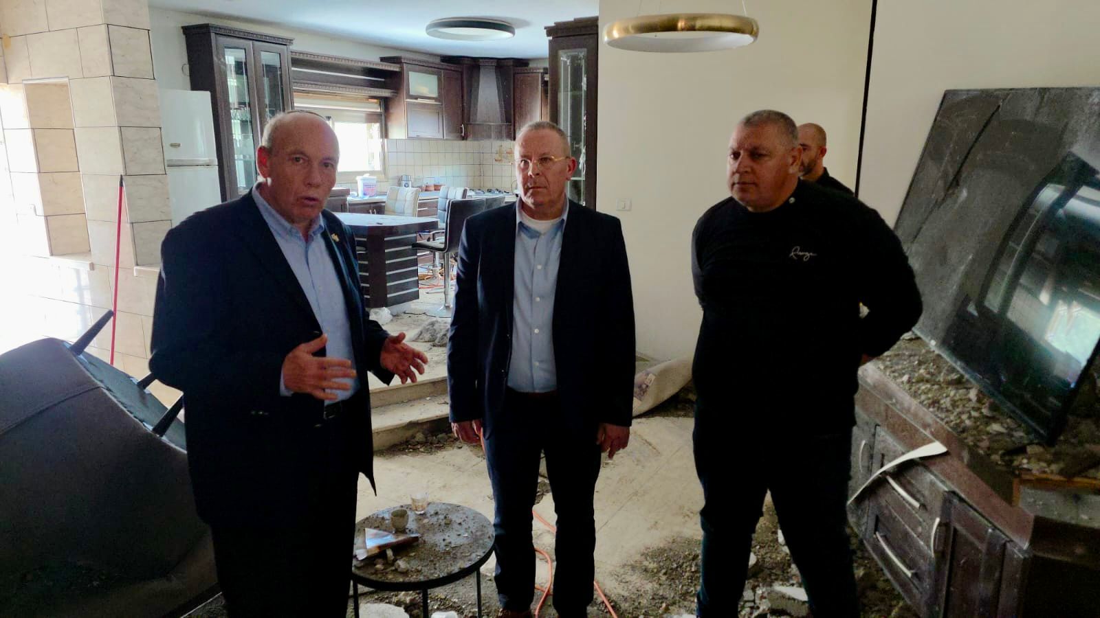 المراقب إنجلمان في منزل تعرّض لإصابة مباشرة في البعنة